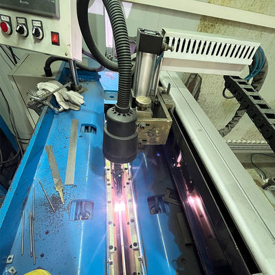 Zeer intelligente en geavanceerde multifunctionele laser/booglasmachine met rechte naad