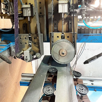 High-efficiency grinding machine for straight seams of splicing plates of commercial large kitchen sinks
