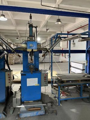 Duurzame hoek- en naadpersmachine voor handgemaakte wasbakken in roestvrij staal