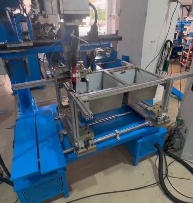 Speciaal machine voor het lassen van de binnenkant van een CNC-machine met meerdere assen voor handgemaakte wasbakken van roestvrij staal