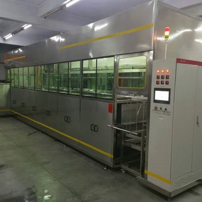 Industriële reinigings- en droogapparatuur met ultrasone technologie voor complexe metalen onderdelen