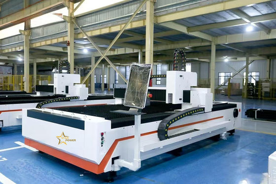 Grote 3KW hoogvermogen precision CNC-lasersnijmachine voor metaalplaten
