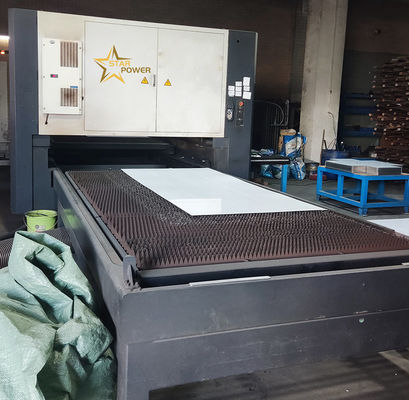 Multifunctioneel, met een volledige scène-toepassing, lasersnijmachine met een hoog vermogen voor kookgereiproductielijn