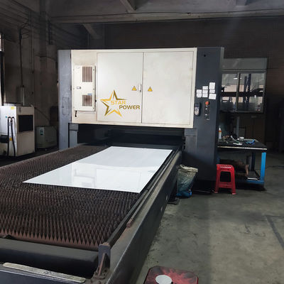 Multifunctioneel, met een volledige scène-toepassing, lasersnijmachine met een hoog vermogen voor kookgereiproductielijn