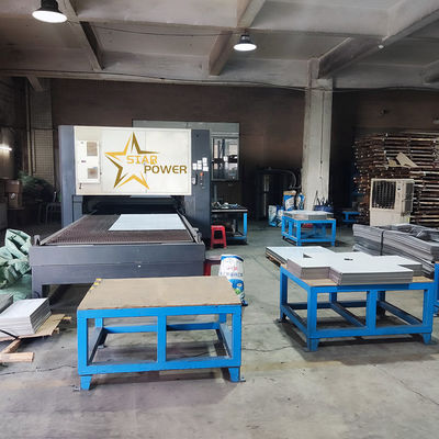 Hoogvermogende lasersnijmachine voor kookgereiproductielijn Multifunctionele volledige scène-toepassing