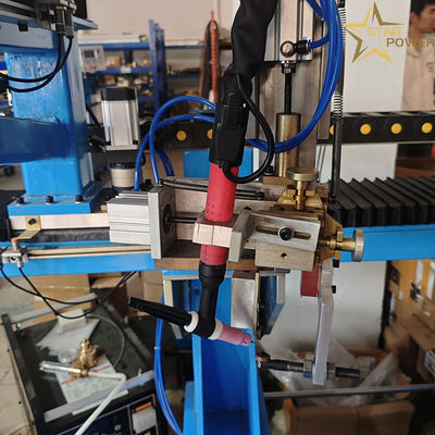 Gepersonaliseerde keuken gootsteen platte lasmachine met geavanceerd CNC-besturingssysteem voor het lassen van keukenvoorzieningen en gereedschappen