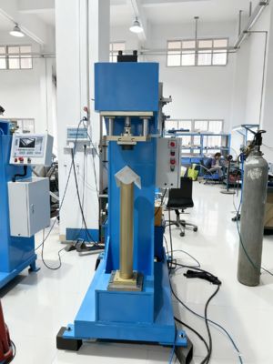 Hydraulische hoekvorm- en verbindingsmachine