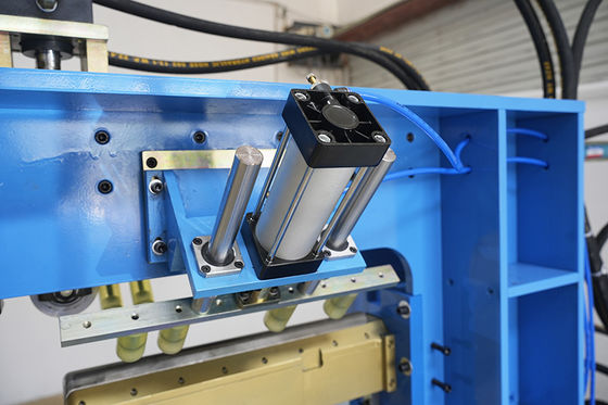 2.3KW 30MPa 0,5-1,0MPa PLC-gecontroleerde keukensinkmachine voor hoge precisie van gewrichten en hoeken