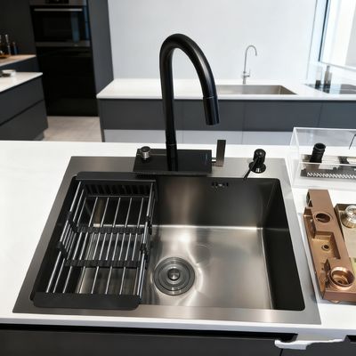 800 mm dubbele wasbak roestvrijstalen keukensink met geborstelde afwerking, geluidsdempende pads en achterste afvoer.