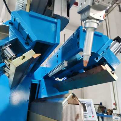 4-Hoek Naadloze Hoek Afronding Lasser met Verstelbare Radius R1-R10mm voor Roestvrijstalen Deur- & Raamkozijnen met Synchroon Lassen en Naadloze Verbindingen