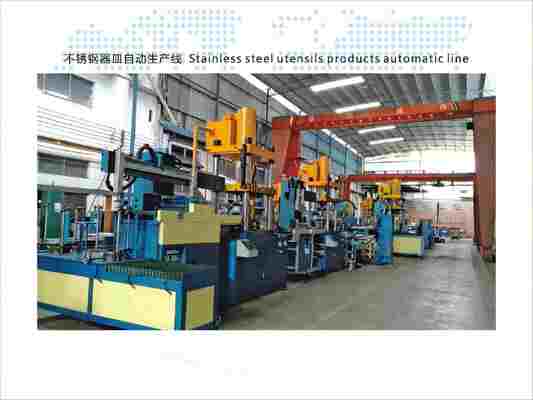 Automatische ketelmachine met 1500KN hoofdcilinderkracht, 30KW motorvermogen en 700*880 MM2 werktafel voor de productie van roestvrijstalen voorwerpen