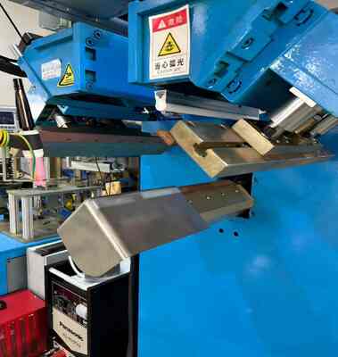 CNC-lasmachine voor verticale naden en onderhoeken - Speciale lasmachine